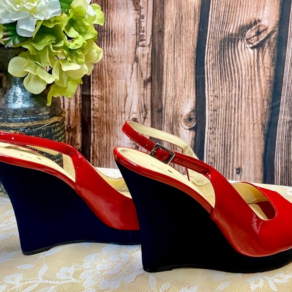 Kate Spade ♠️ Stunning Red & Black Patent Wedges Size 9 - Picture 2 of 8
